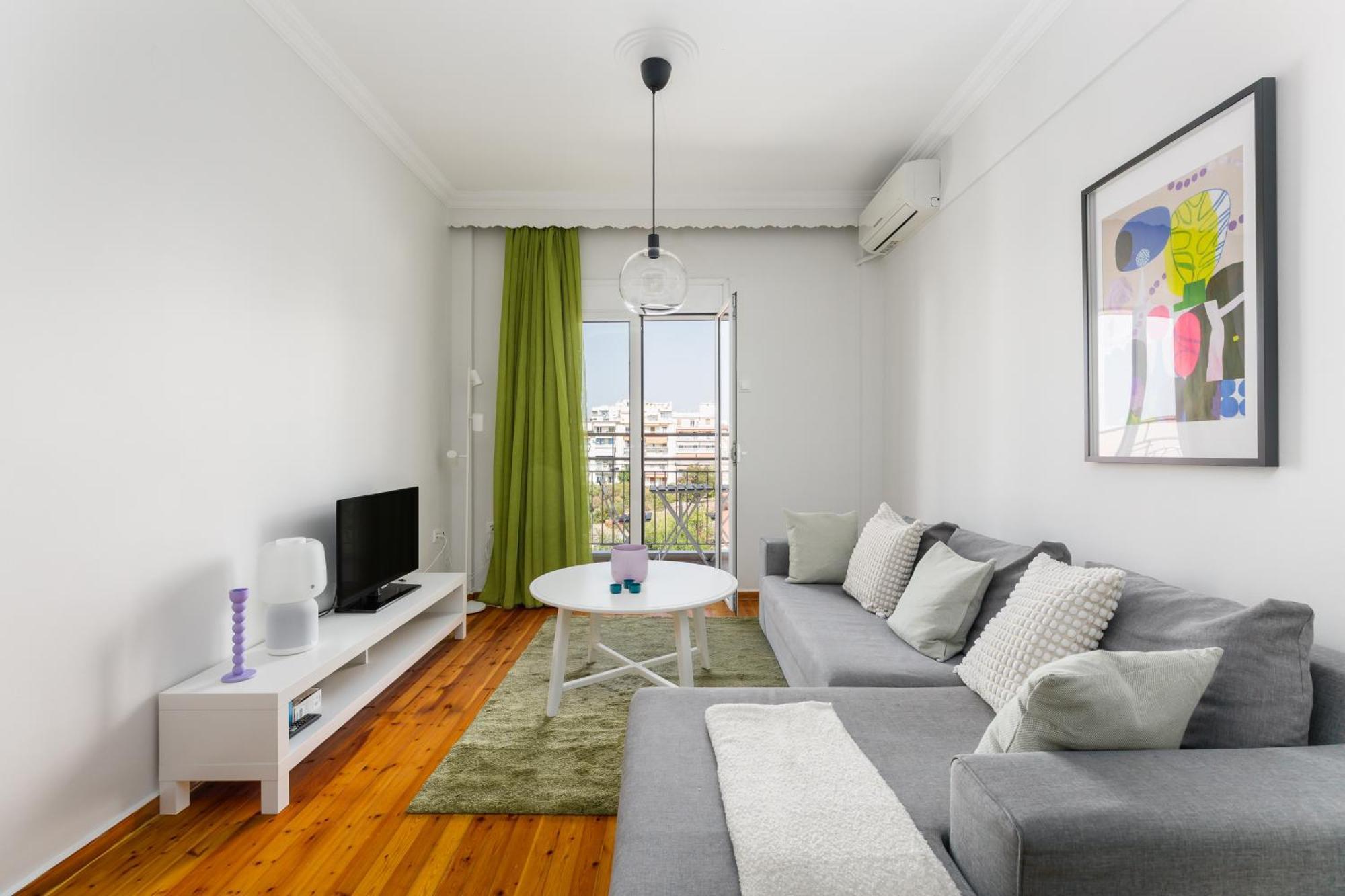 Idea Bu Halu!, In Center Of Apartment Thessaloniki
