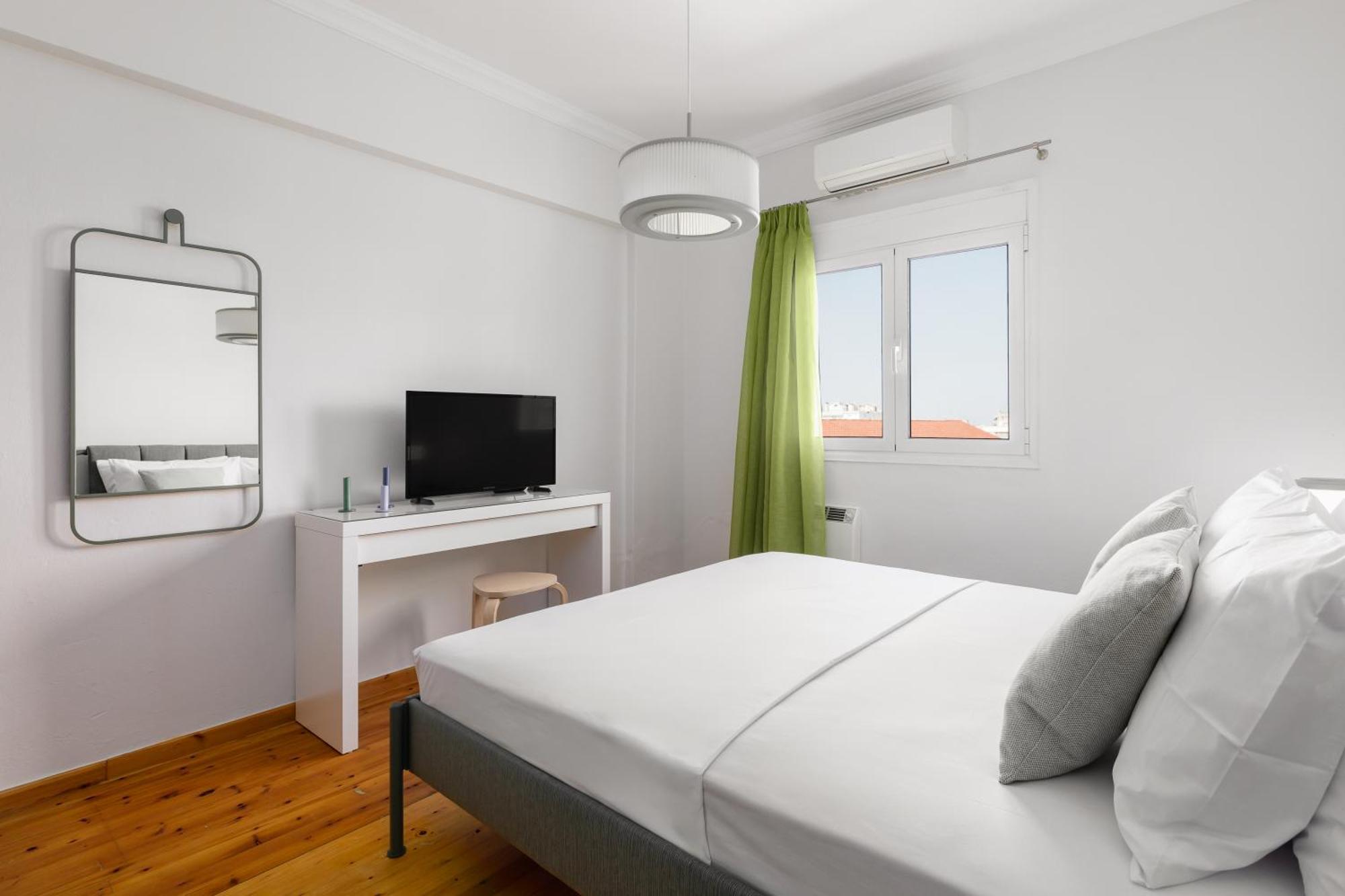 Idea Bu Halu!, In Center Of Apartment *