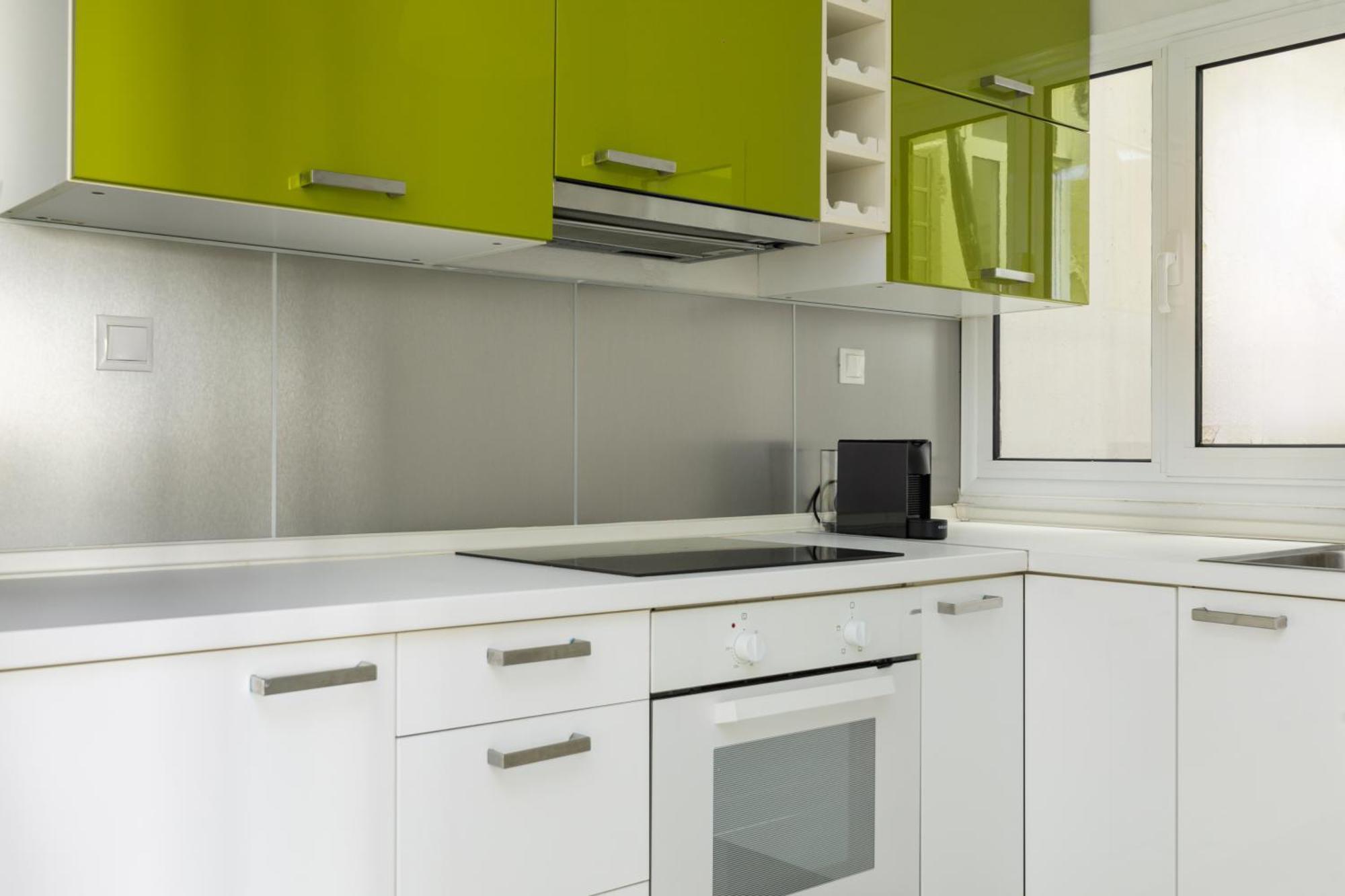 Apartment Idea Bu Halu!, In Center Of *