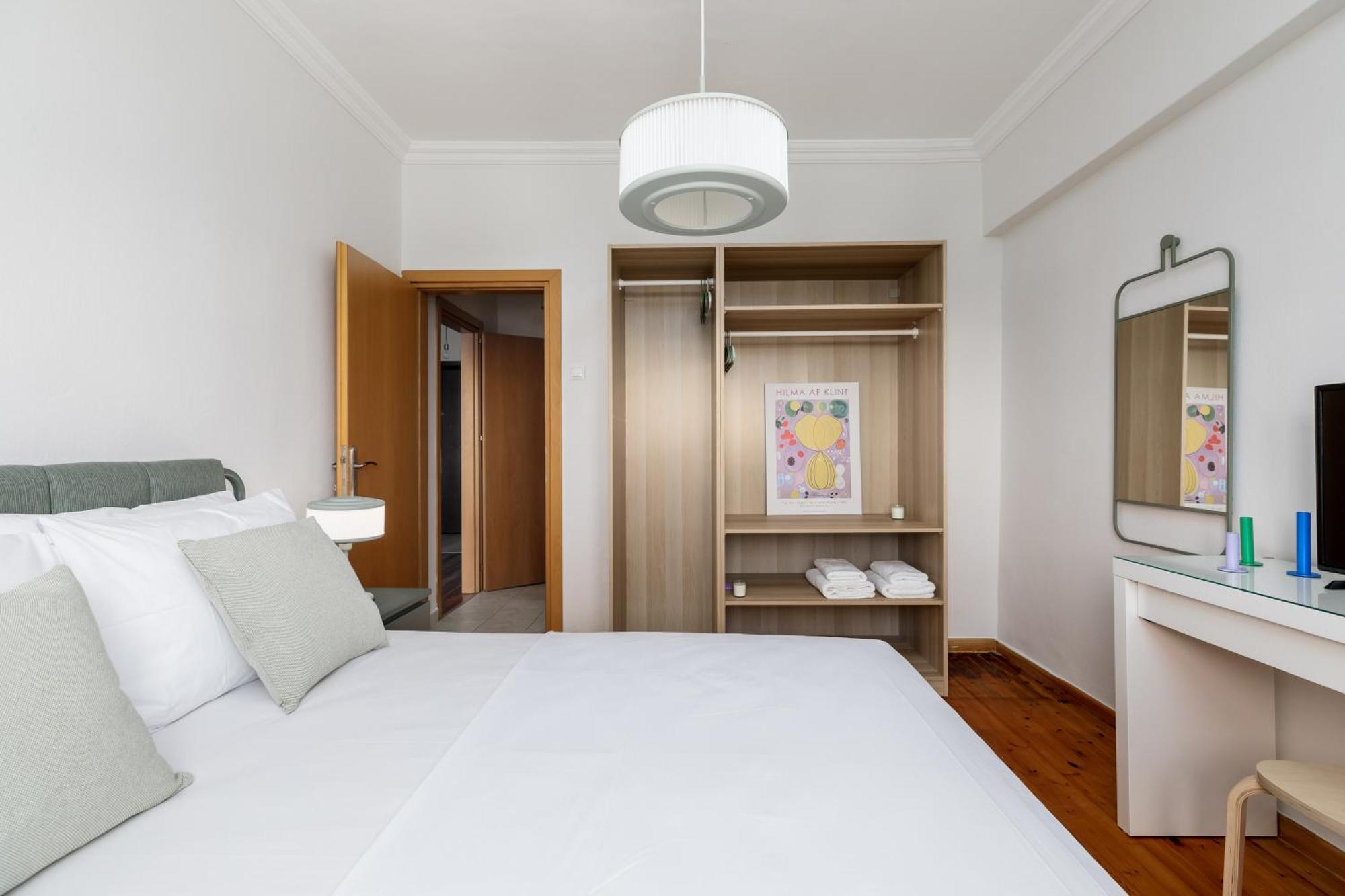 Idea Bu Halu!, In Center Of Apartment *