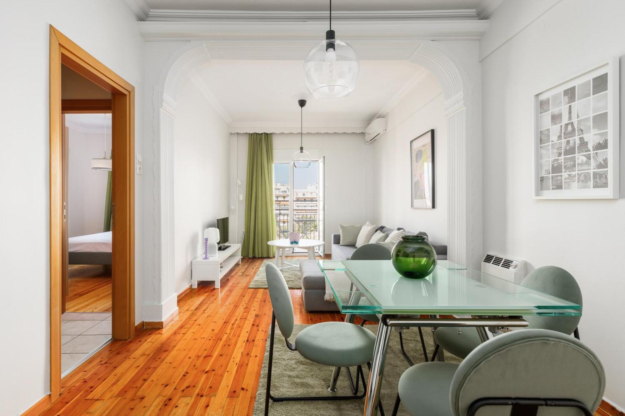 Apartment Idea Bu Halu!, In Center Of *