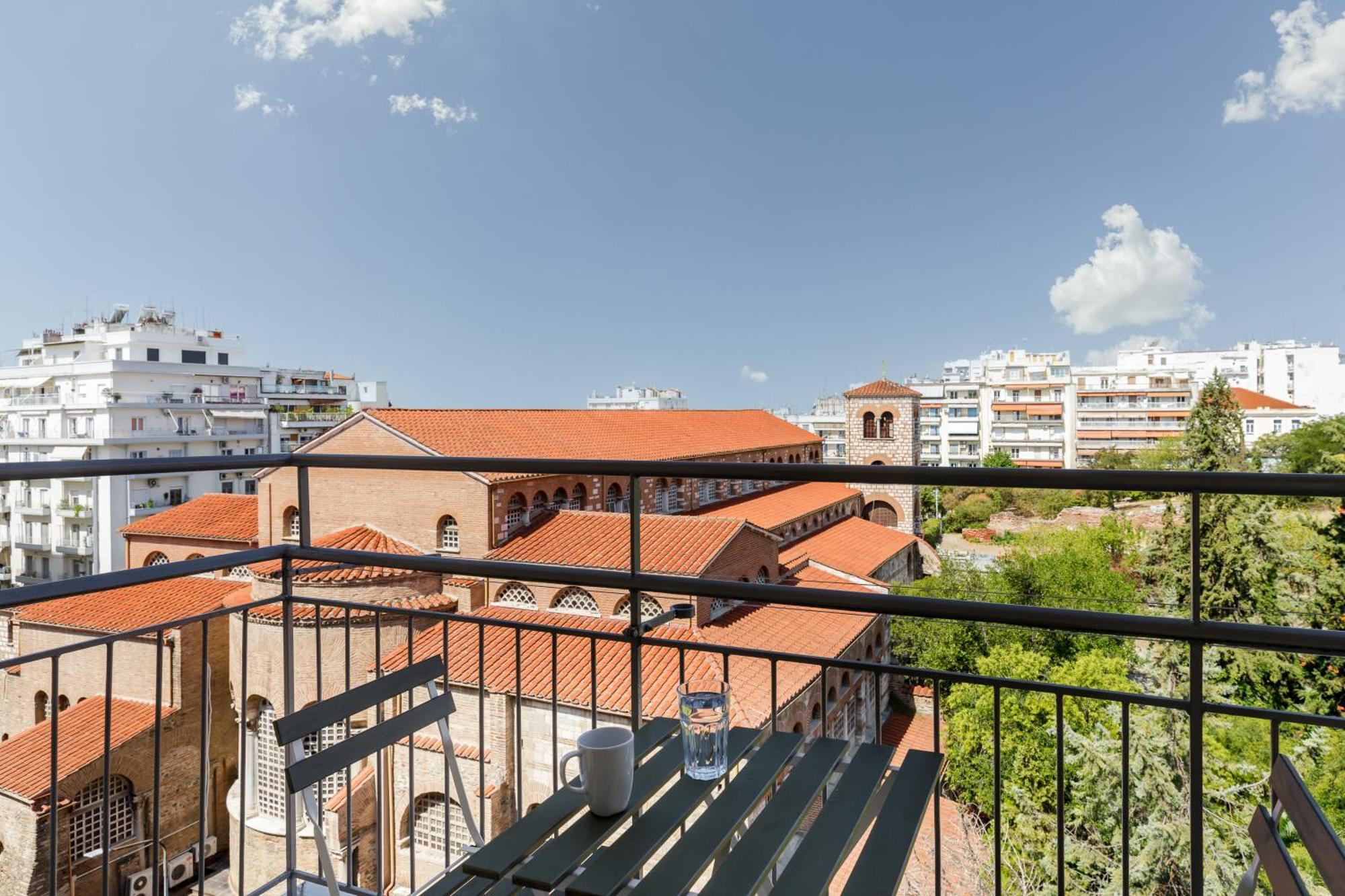 Apartment Idea Bu Halu!, In Center Of