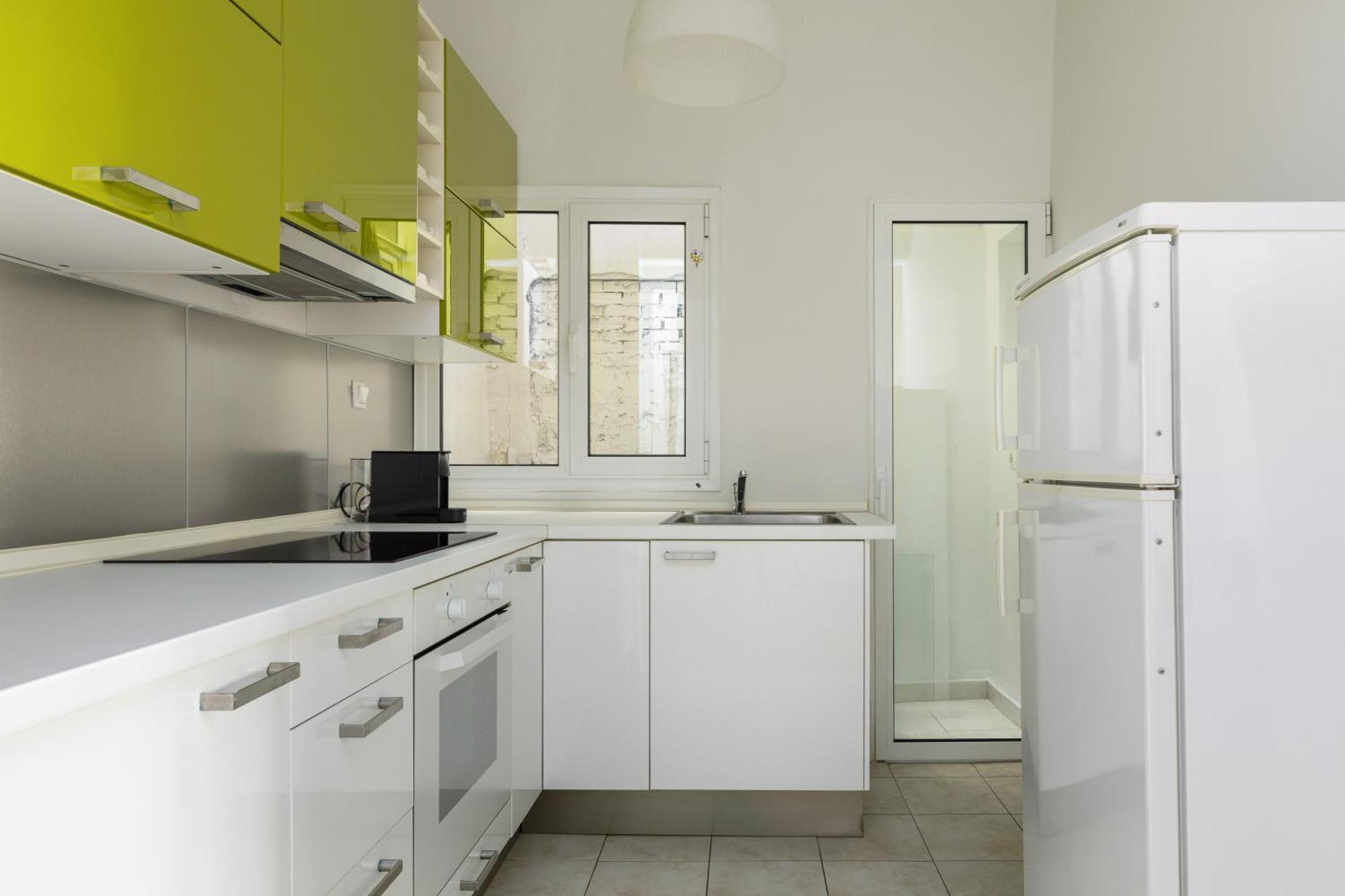Idea Bu Halu!, In Center Of Apartment *