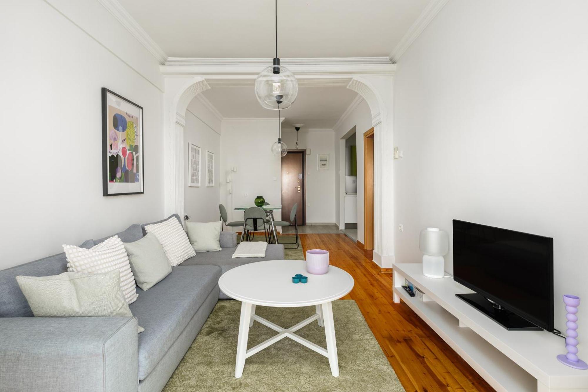Apartment Idea Bu Halu!, In Center Of *